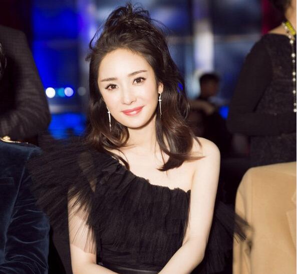 杨幂整容事件，公众人物的自我改变与社会热议