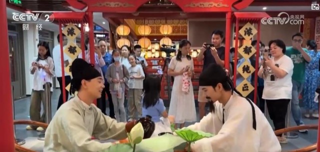 国庆节的节日风俗，传统与现代交融的庆典氛围