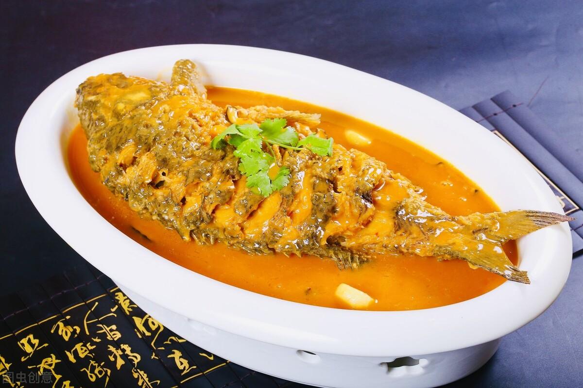 三道鳞鲤鱼，美丽与力量的完美结合——精美图片欣赏