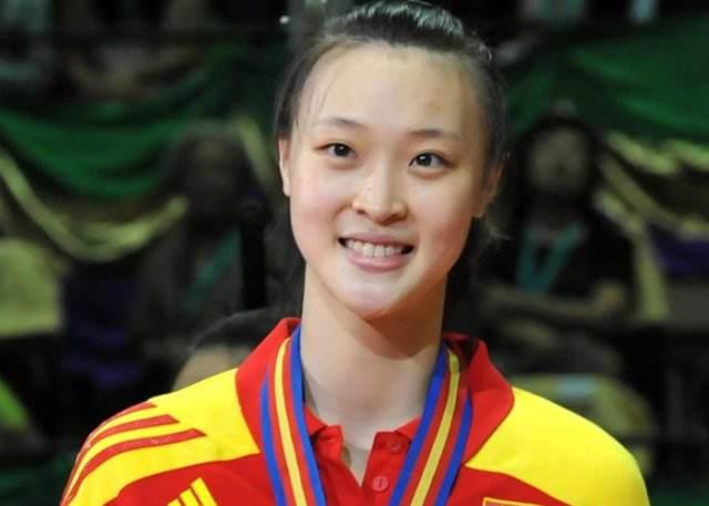 中央CCTV5直播女排，热血拼搏的赛场荣光